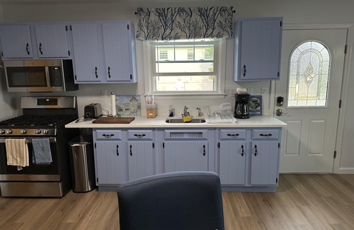 Byfield House | Beach Apt | Steps to the Beach | Lawn | Parking