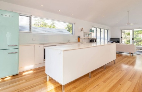Blueys Beach House | Beach Bay Bee on Banksia