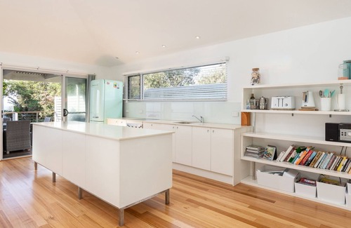 Blueys Beach House | Beach Bay Bee on Banksia