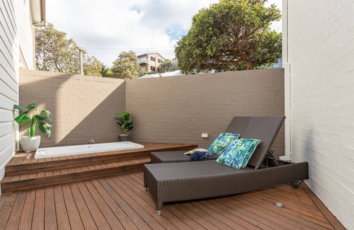 Blueys Beach House | Beach Bay Bee on Banksia