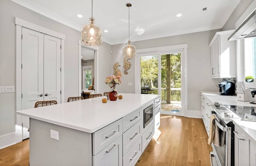 Tranquil Harbour House | Beach Better Have My Money! Clean "Ocean Close" Getaway! 5BR, Pool & EV Charger!