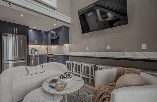 Dewey Beach Condo | Beach Block Freshly renovated 2-bedroom condo in lovely Dewey Beach on Rodney st