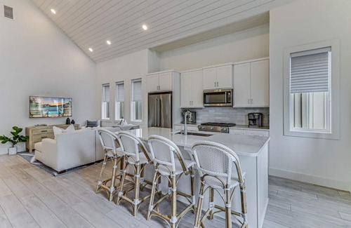 Cinnamon Shore House | Beach Cottage on Sunset Park@Cinnamon Shore Near Great Amenities & Pizzeria