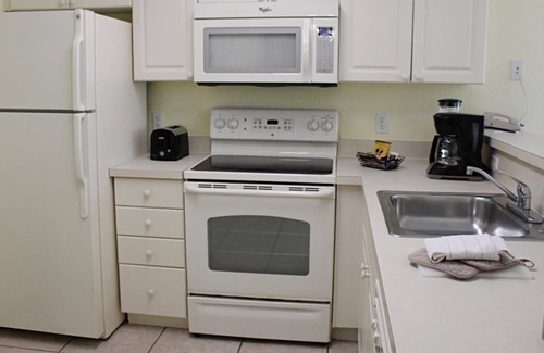 Bostroms Resort | Beach Escape! 2 Great Units, Kitchen, Beachfront, Pool, Shop at Volusia Mall