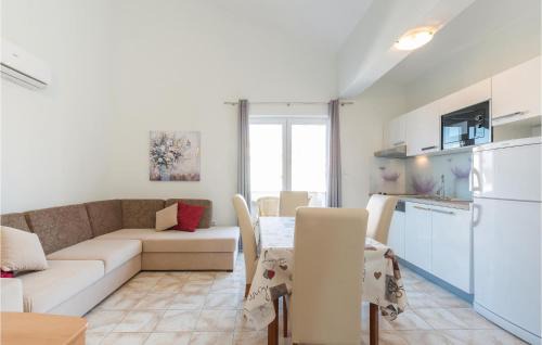 Povljana Apartment | Beach Front Apartment In Povljana