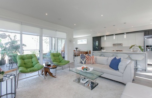 Hamilton Apartment | Beach Front Luxury