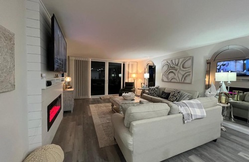 Holiday Isle Apartment | Beach Front Relaxing get away on beautiful Destin Emerald coast