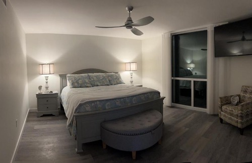 Holiday Isle Apartment | Beach Front Relaxing get away on beautiful Destin Emerald coast