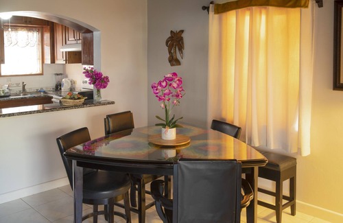 Orange Bay House | Beach Front, Well-appointed, Townhouse (family-friendly)