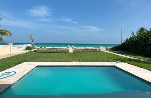 High Rock Villa | Beach front with Pool. Charming 4 bdrm Villa with AC/Patios &Blue Green Ocean