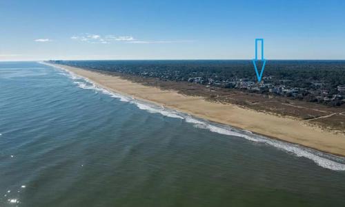 Northeast Virginia Beach House | Beach Happy 4bedrooms-3bath steps to beach