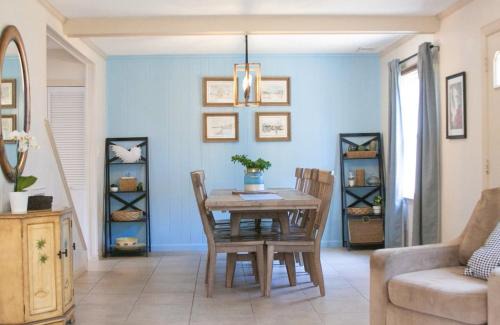 Northeast Virginia Beach House | Beach Happy 4bedrooms-3bath steps to beach