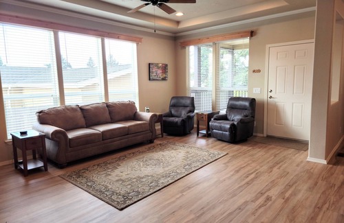 Harbor House | Beach home with Netflix, Wifi and BBQ!