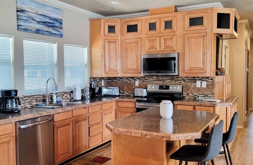 Harbor House | Beach home with Netflix, Wifi and BBQ!
