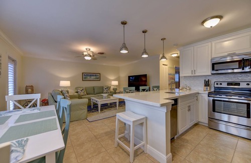 Beach Club Colony House | BEACH HOUSE WITH PRIVATE SALTWATER POOL & SPA + WALK TO BEACH