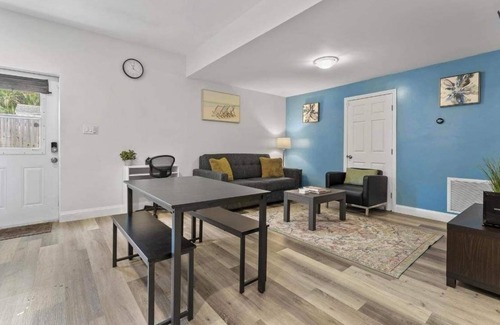 Poiciana Park II Apartment | Beach Studio Near Downtown - Private Area/Driveway