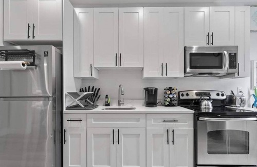 Poiciana Park II Apartment | Beach Studio Near Downtown - Private Area/Driveway