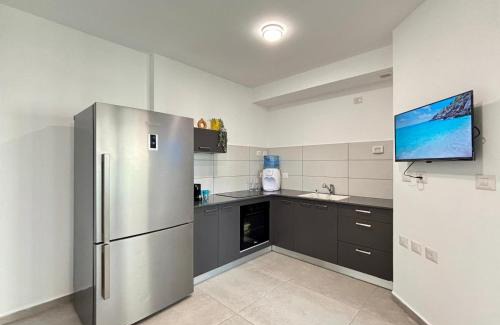Ashkelon Apartment | Beach Suite Israel, Beachfront Suite, Indoor Pool, Gym Spa ביץ סוייט ישראל בריכה מקורה, חדר כושר וספא בבניין
