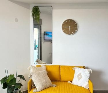 Ashkelon Apartment | Beach Suite Israel, Beachfront Suite, Indoor Pool, Gym Spa ביץ סוייט ישראל בריכה מקורה, חדר כושר וספא בבניין