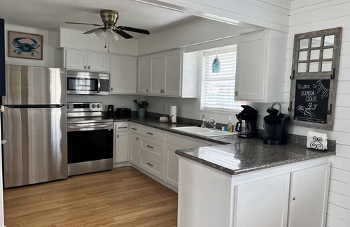 Bermuda Beach House | Beach views! 1 Minute walk to beach! Wake up to the sound of crashing waves!