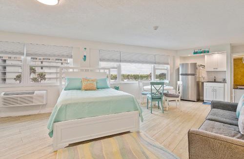 Daytona Beach Shores Apartment | Beach Views by Day , Star Gazing by Night - Hawaiian Inn Beach Resort
