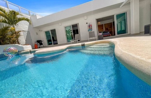 Punta Cana Villa | Beach Villa Amarilla with Jacuzzi and private Pool