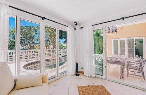 Moo 5 Villa | Beachfront Art Villa Samui