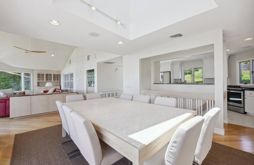 Narragansett House | BEACHFRONT AT BONNET SHORES BEACH