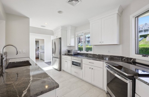 Narragansett House | BEACHFRONT AT BONNET SHORES BEACH