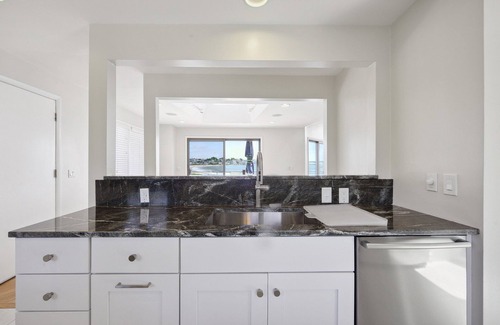 Narragansett House | BEACHFRONT AT BONNET SHORES BEACH