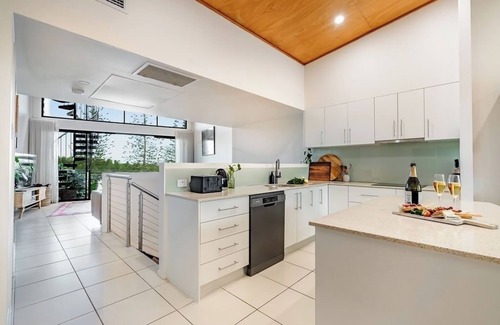 Sunshine Coast Apartment | Beachfront Bliss on Mudjimba Esplanade