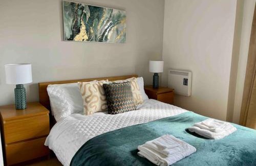 Llanelli Apartment | Beachfront Bliss with Spectacular Views