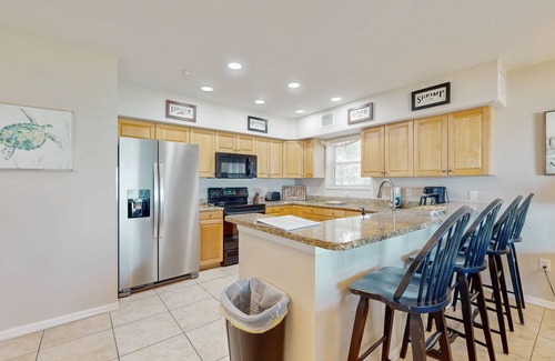 Independence Square Condo | Beachfront corner condo with pool & hot tub - easy access to dining