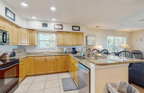 Independence Square Condo | Beachfront corner condo with pool & hot tub - easy access to dining