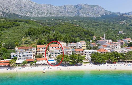 Tucepi Apartment | Beachfront Comfort Apartment NIVES