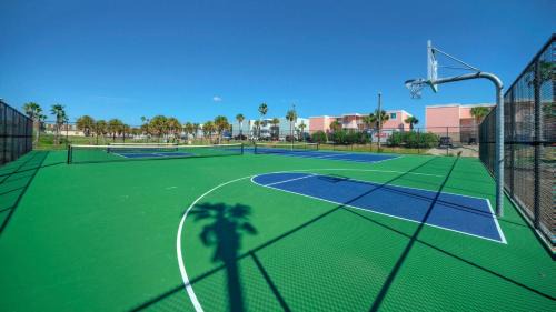 Port Aransas Apartment | Beachfront Complex w 2 Pools Tennis Gulf Views Rise N Beach by AvantStay