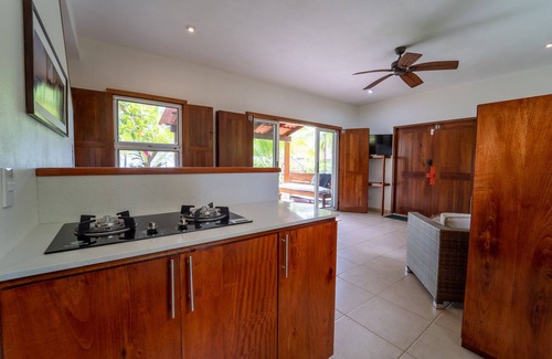 Javilla House | Beachfront Casita steps to the surf!
