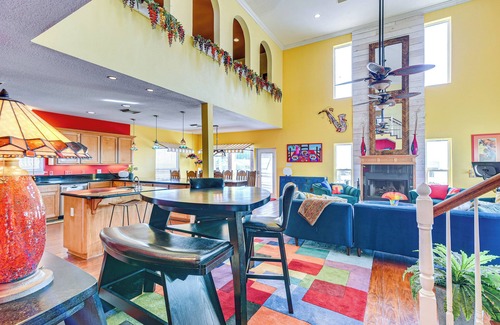 San Luis House | Beachfront Home w/Deck + Views in Freeport!