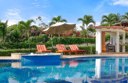 Comuna San Jose Cottage | Beachfront, large Pool, lap pool, & Jacuzzi, Barbecue area, Spectacular Gardens