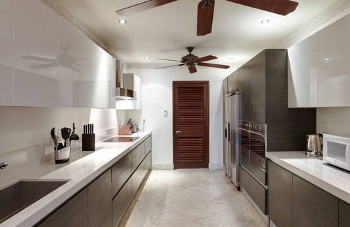 Old Trees Bay Apartment | Beachfront luxury 4 bedroom apartment with outside heated jacuzzi pool