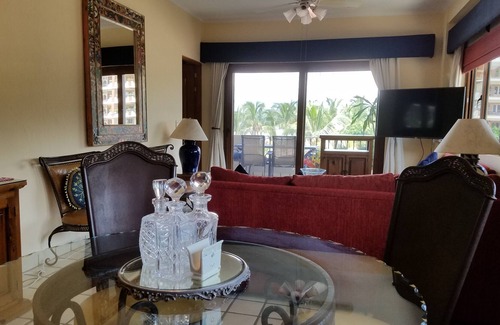 Emiliano Zapata Condo | Beachfront, Oceanview, walking distance to Malecon 2 bdrm/2 bath unit for rent