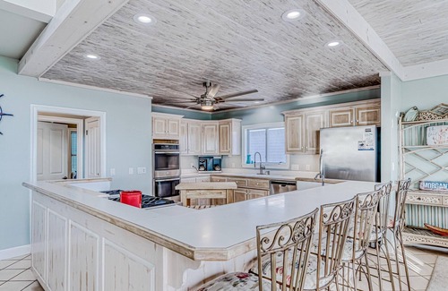 Morgantown House | Beachfront - Pools & Pickleball