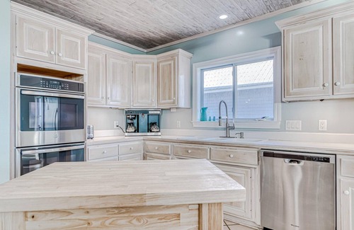 Morgantown House | Beachfront - Pools & Pickleball