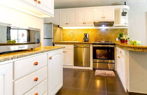 Centro Condo | Beachfront Retreat with Patio, BBQ Grill and Pools