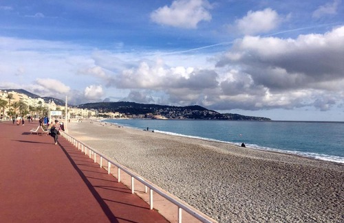 Les Baumettes Apartment | Beachfront Studio on Promenade des Anglais
