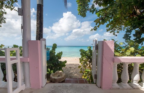 Mullins Villa | Beachfront Tropical Retreat - Belair (4 bed)
