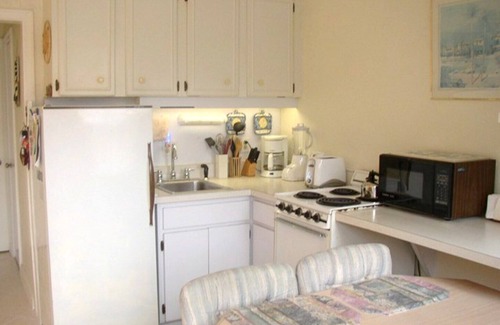 Golden Beach Condo | BEACHFRONT VENICE ISLAND CONDO: OLYMPIC POOL, FREE Wi-Fi,- DISCOUNTED LOW RATES