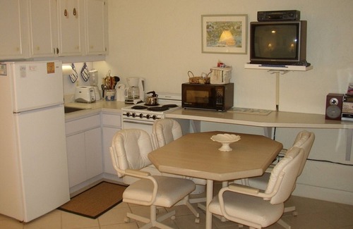 Golden Beach Condo | BEACHFRONT VENICE ISLAND CONDO: OLYMPIC POOL, FREE Wi-Fi,- DISCOUNTED LOW RATES