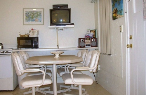 Golden Beach Condo | BEACHFRONT VENICE ISLAND CONDO: OLYMPIC POOL, FREE Wi-Fi,- DISCOUNTED LOW RATES