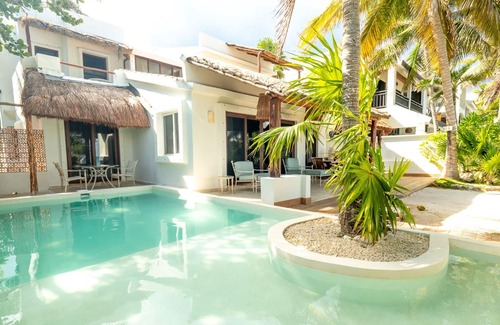 Akumal Villa | Beachfront villa perfect for a family in the gated community of South Akumal.